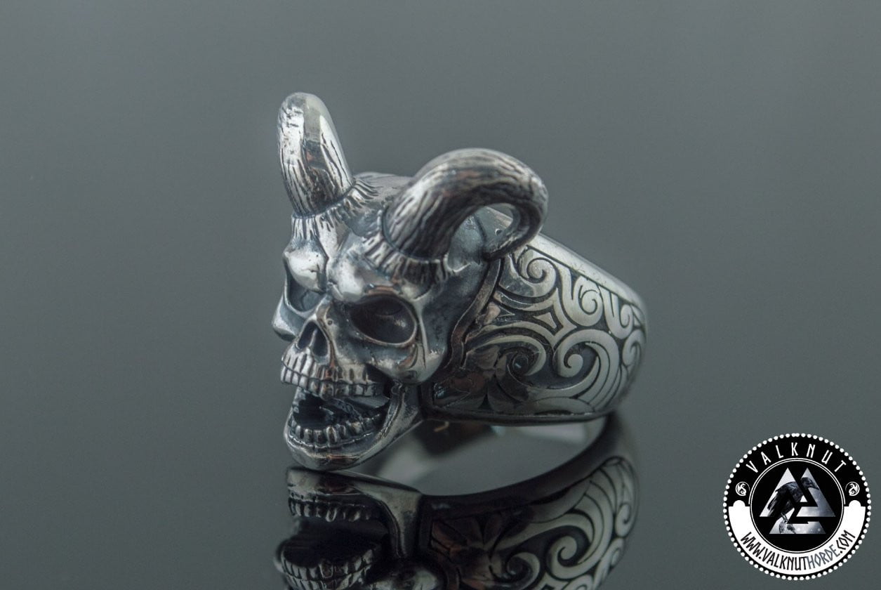 Horned Warrior Skull Ring | Valknut Horde